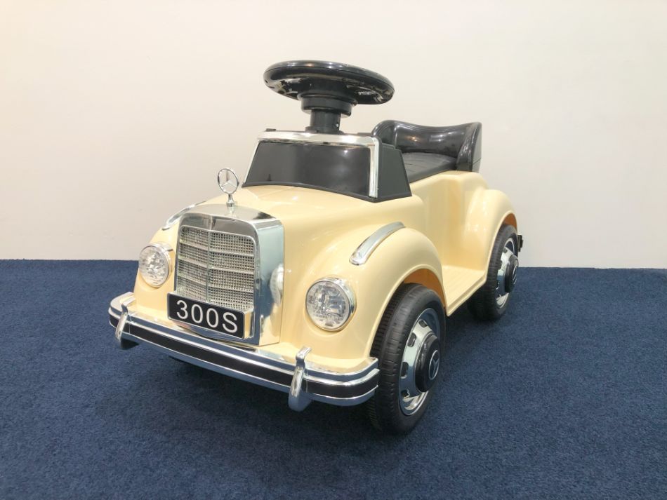Mercedes-Benz（メルセデス・ベンツ） クラシックカー 300S 足けり乗用玩具  （ホワイト）